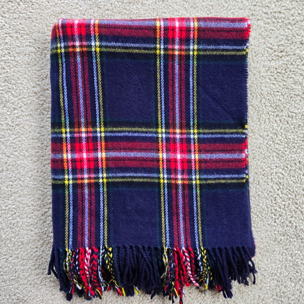 Tartan Plaid Wool WRAP Gorgeous and Soft - Picture 2 of 9